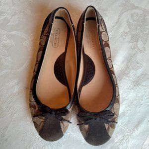Coach Signature C Flats Loafers Size 9.5. Tan Brown